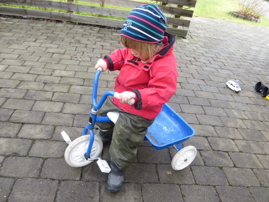 Lukas på cykel
